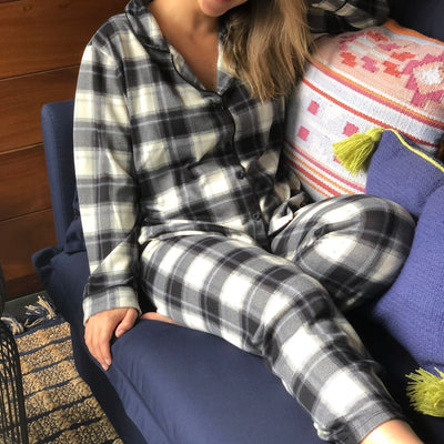 Pijama cuadrados negros